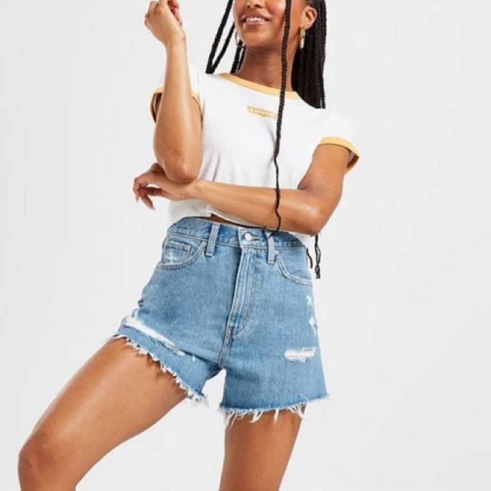 Levi’s High Waisted Mom Shorts - 24